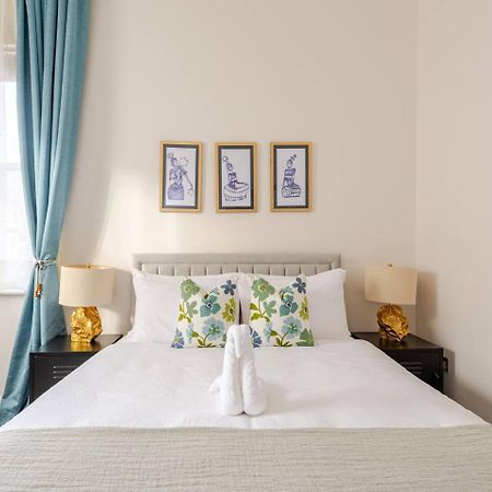 Stylish Flat In Central Location With Free Parking Swindon Bagian luar foto