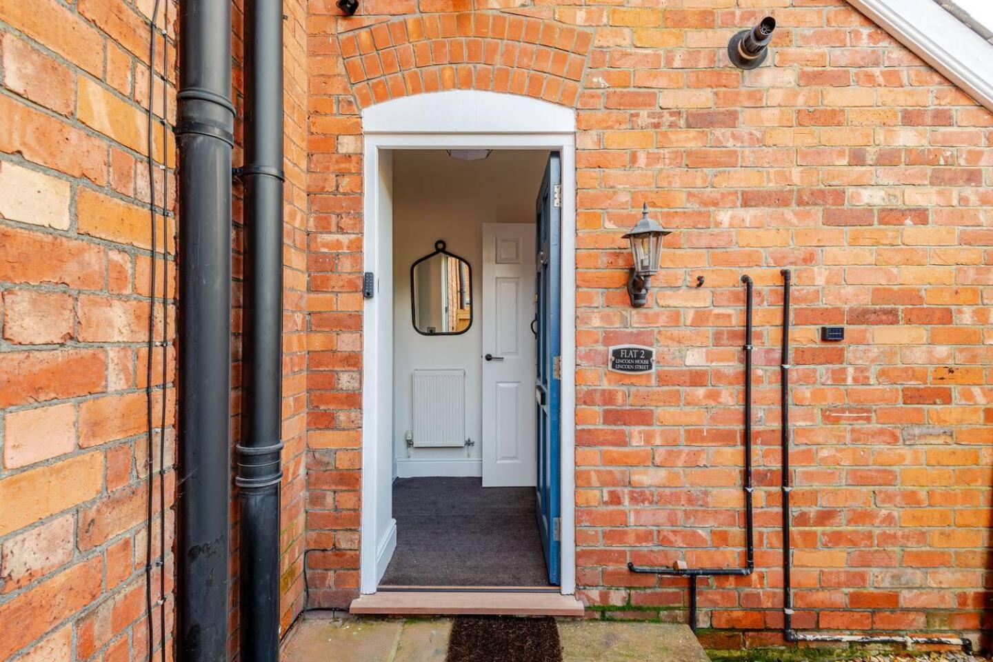 Stylish Flat In Central Location With Free Parking Swindon Bagian luar foto